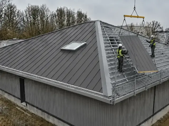 Chantier — Panneaux sandwich et bacs secs